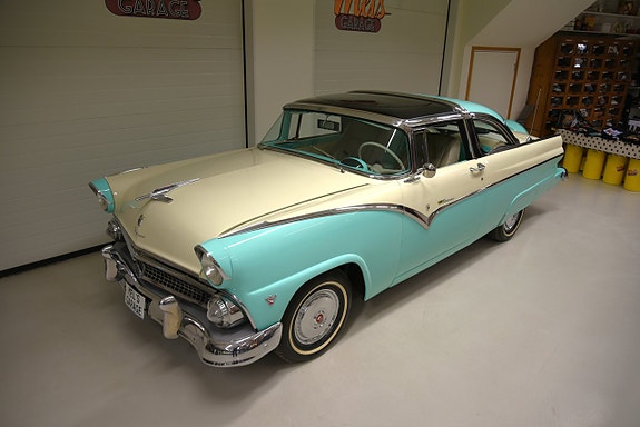 Ford Fairlane 14 of 30