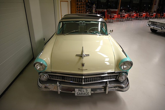 Ford Fairlane 15 of 30