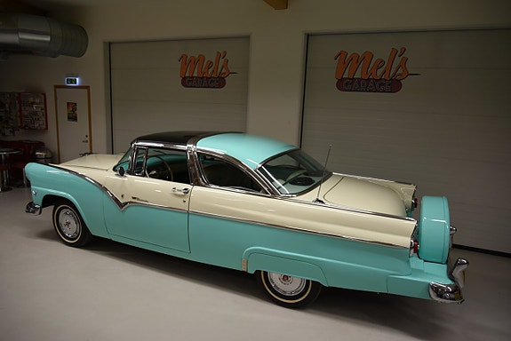 Ford Fairlane 11 of 30