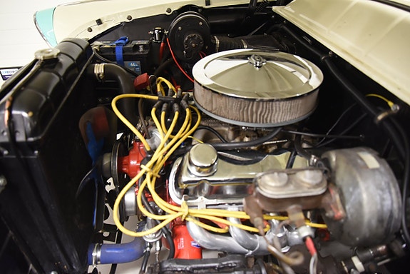 Ford Fairlane 18 of 30