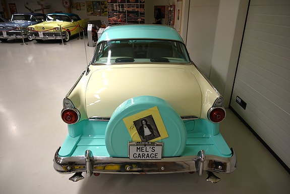Ford Fairlane 9 of 30