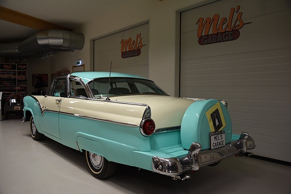 Ford Fairlane 6 of 30