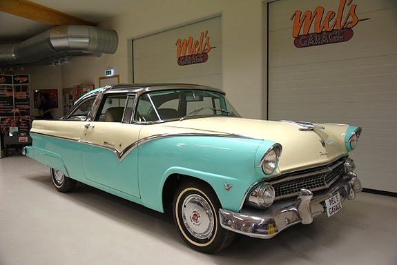 Ford Fairlane 4 of 5