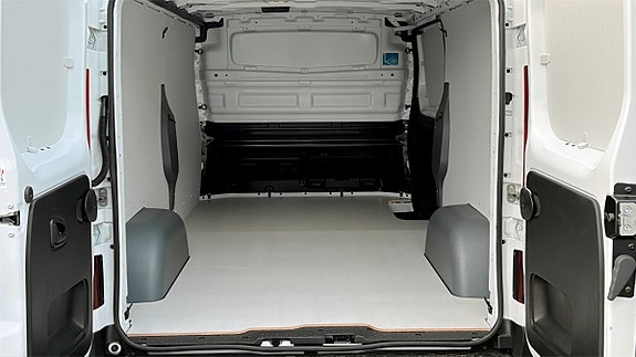 Renault Trafic 10 of 12