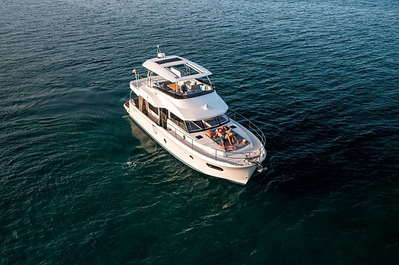 BENETEAU Swift Trawler | Cannes Yachting Festival 8-13 sept 7 of 12
