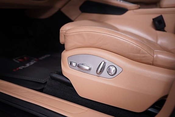 Porsche Macan 9 of 24