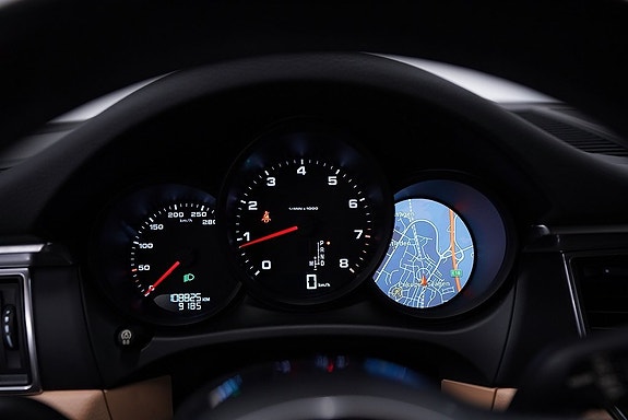 Porsche Macan 15 of 24