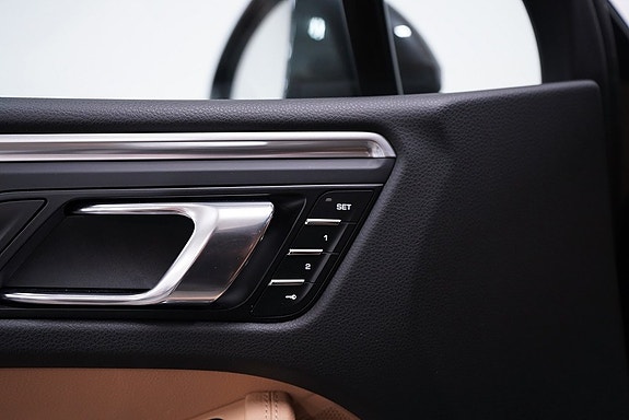 Porsche Macan 13 of 24