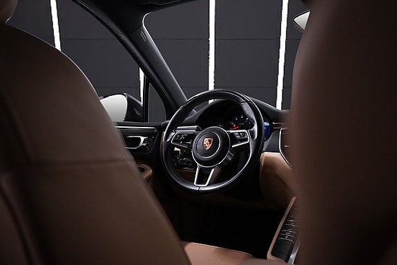 Porsche Macan 20 of 24