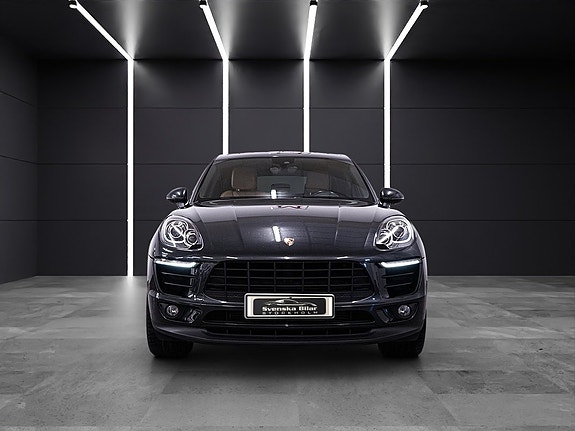 Porsche Macan 2 of 5