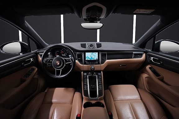Porsche Macan 10 of 24