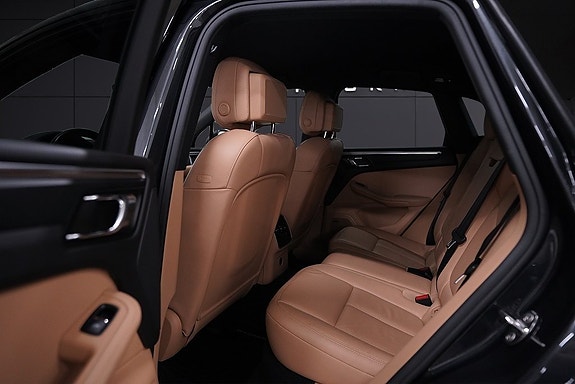 Porsche Macan 24 of 24