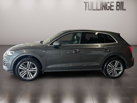 Audi Q5 2 of 27