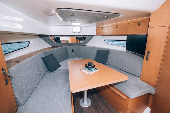 BENETEAU Flyer 4 of 12