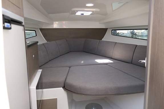 BENETEAU Flyer 9 of 12