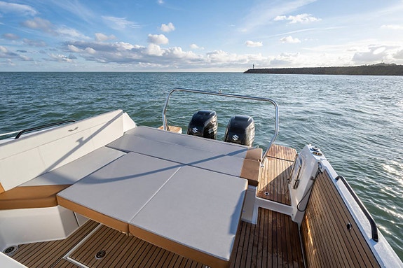 BENETEAU Flyer 6 of 12