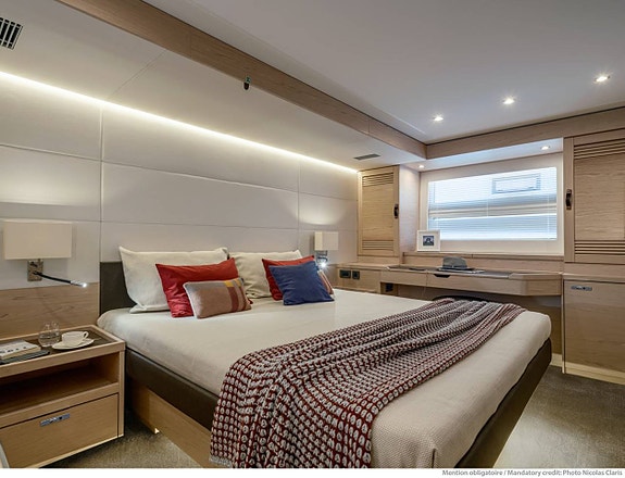 BENETEAU Grand Trawler 63 11 of 12