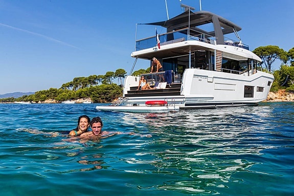 BENETEAU Grand Trawler 63 4 of 12