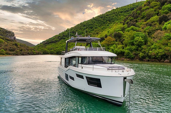 BENETEAU Grand Trawler 63 3 of 12