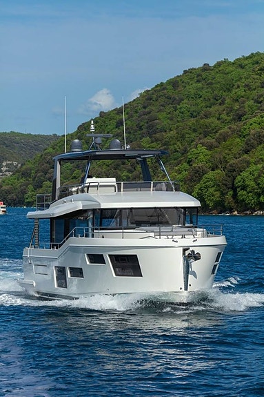 BENETEAU Grand Trawler 63 2 of 12