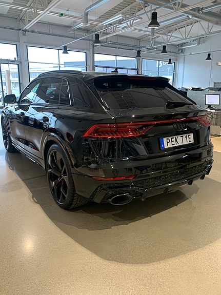 Audi RS Q8 2 of 5