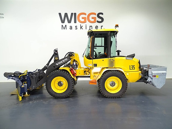 Volvo L35HT - 25 / Drivex vikplog 2800 / Sandspridare 500l