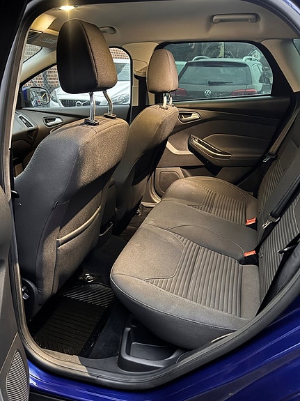 Ford Focus 8 of 12