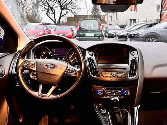 Ford Focus 9 of 12