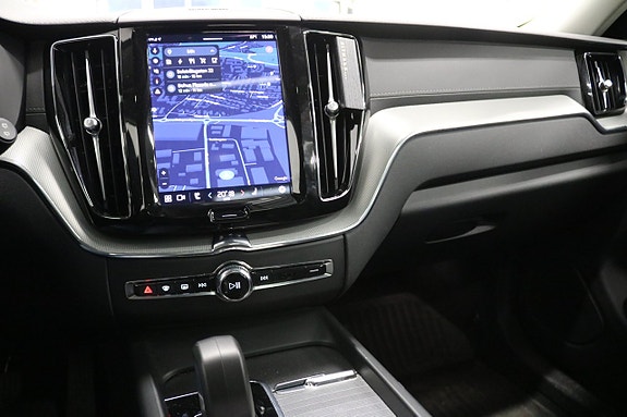 Volvo XC60 15 of 21