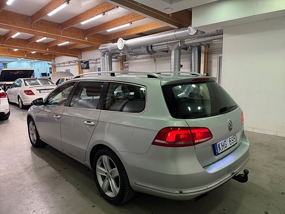 Volkswagen Passat 12 of 16