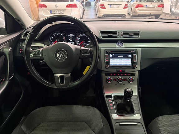 Volkswagen Passat 9 of 16