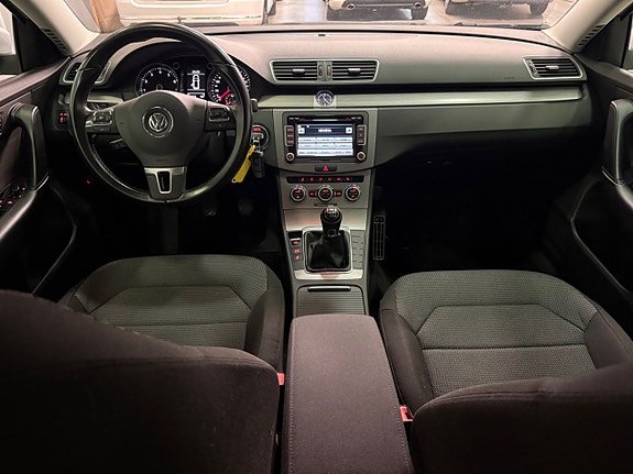 Volkswagen Passat 8 of 16