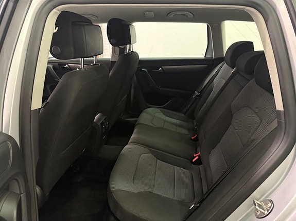 Volkswagen Passat 10 of 16