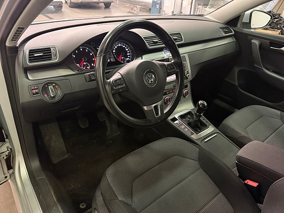 Volkswagen Passat 6 of 16
