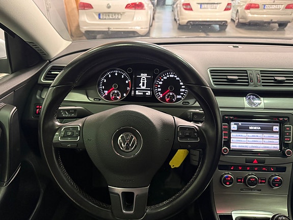Volkswagen Passat 11 of 16