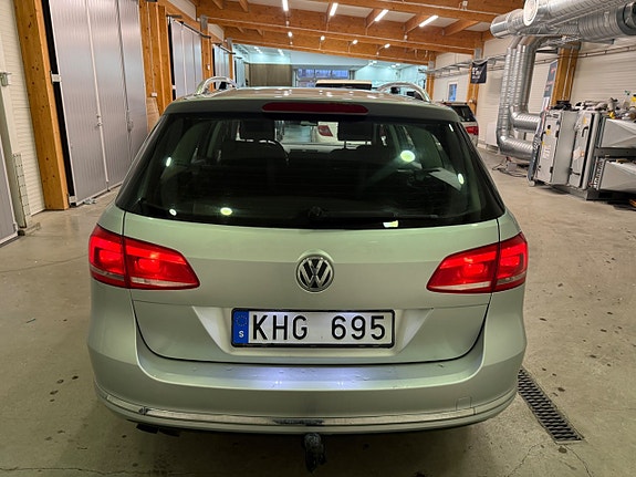 Volkswagen Passat 14 of 16