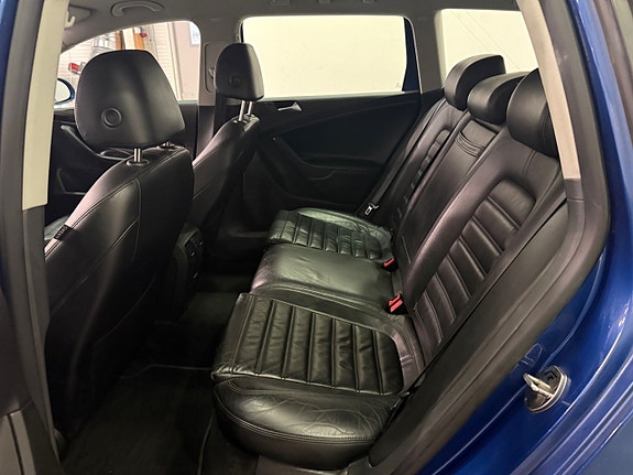 Volkswagen Passat 11 of 15