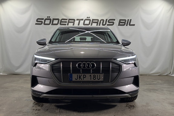 Audi e-tron 4 of 28