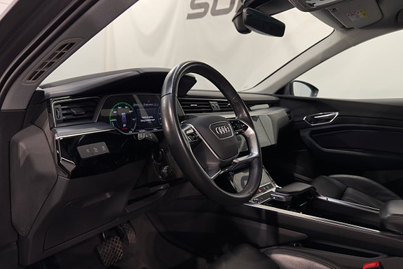 Audi e-tron 11 of 28