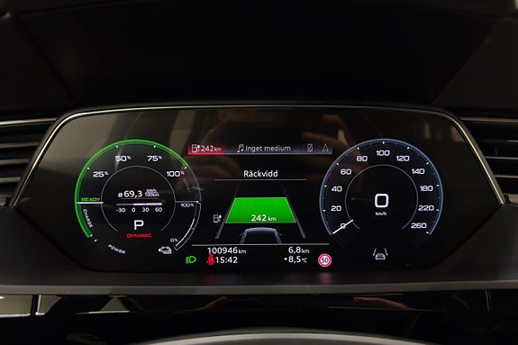 Audi e-tron 16 of 28