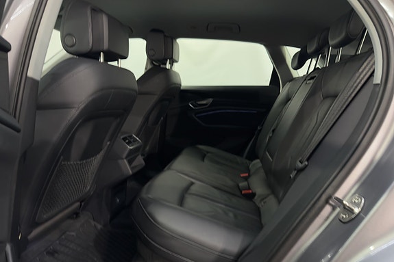 Audi e-tron 27 of 28