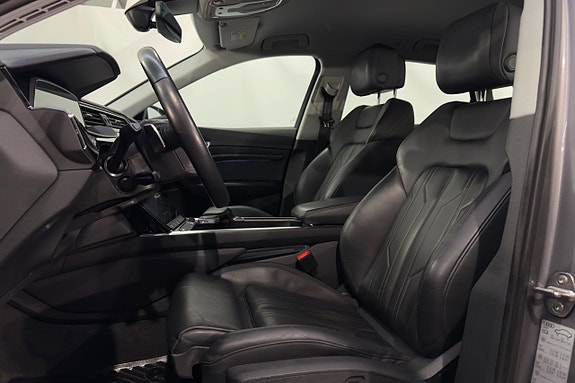 Audi e-tron 10 of 28
