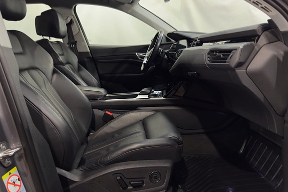 Audi e-tron 26 of 28