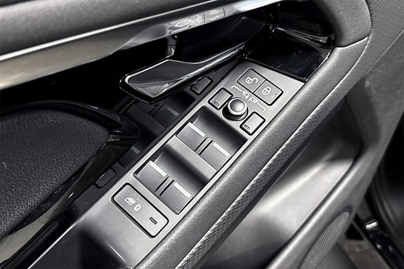 Land Rover Range Rover Evoque 16 of 25