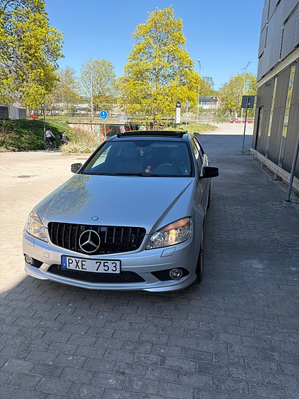 Mercedes-Benz C180 2 of 5