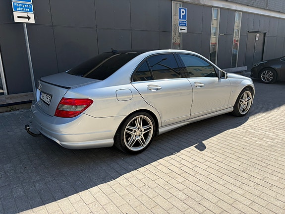 Mercedes-Benz C180 3 of 5