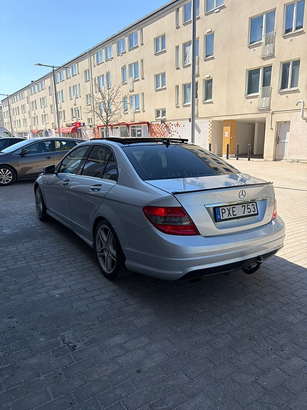 Mercedes-Benz C180 4 of 5