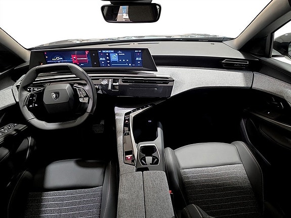 Peugeot e-3008 3 of 5