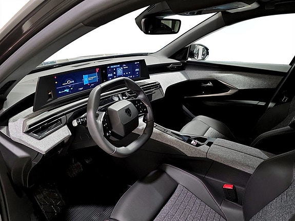 Peugeot e-3008 12 of 14