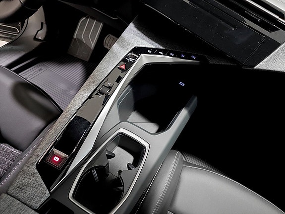 Peugeot e-3008 11 of 14